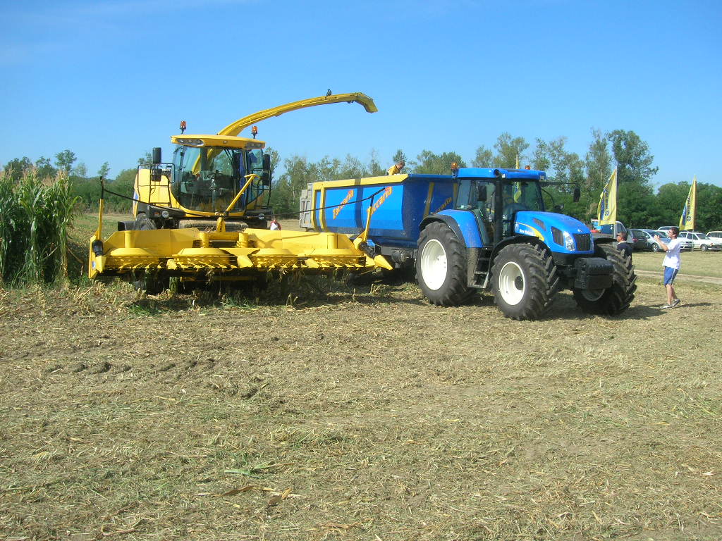 T 7550 con dumper Zaccaria... 03