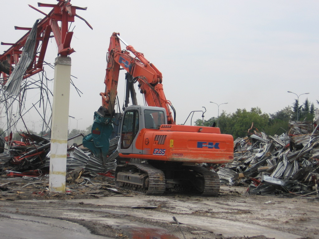 Fiat Kobelco E235 con frantumatore