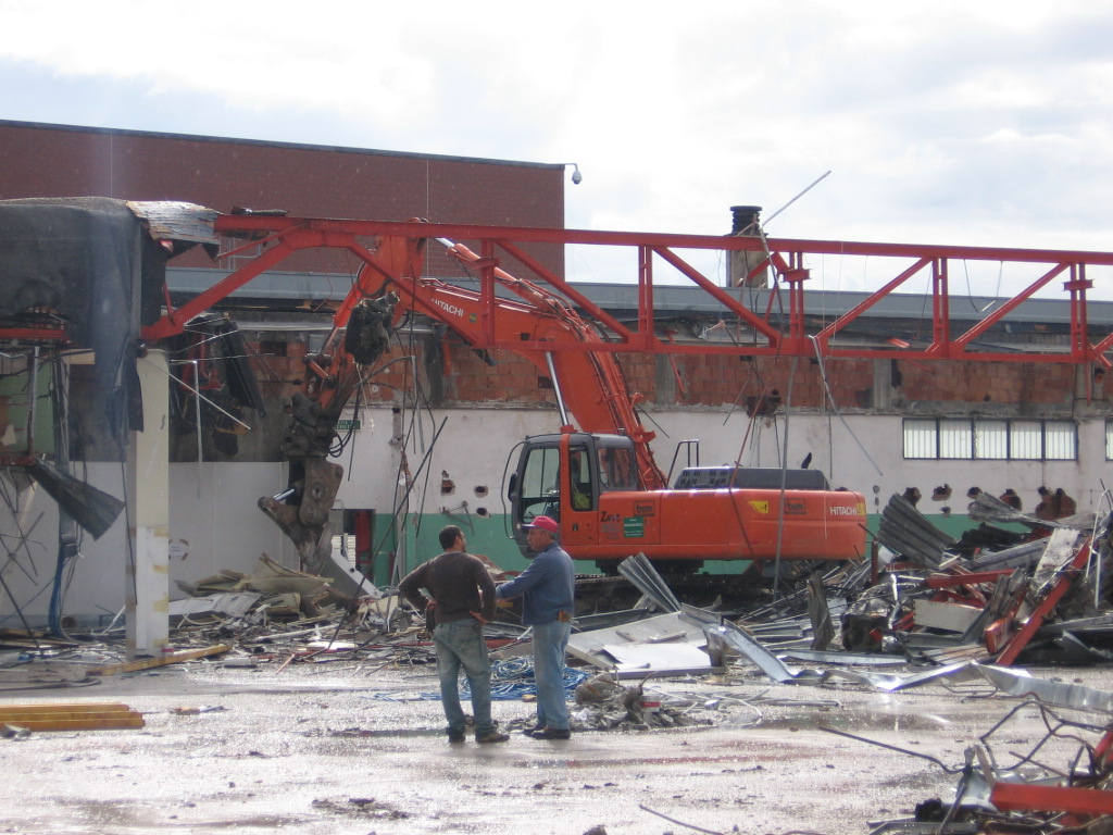 Hitachi Zaxis 350LCN con pinza