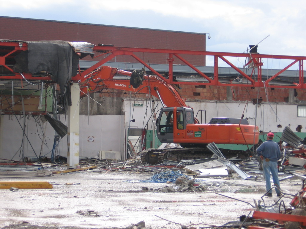 Hitachi Zaxis 350LCN con pinza