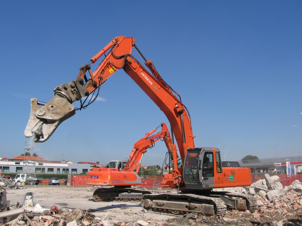 Hitachi Zaxis 350LCN con pinza