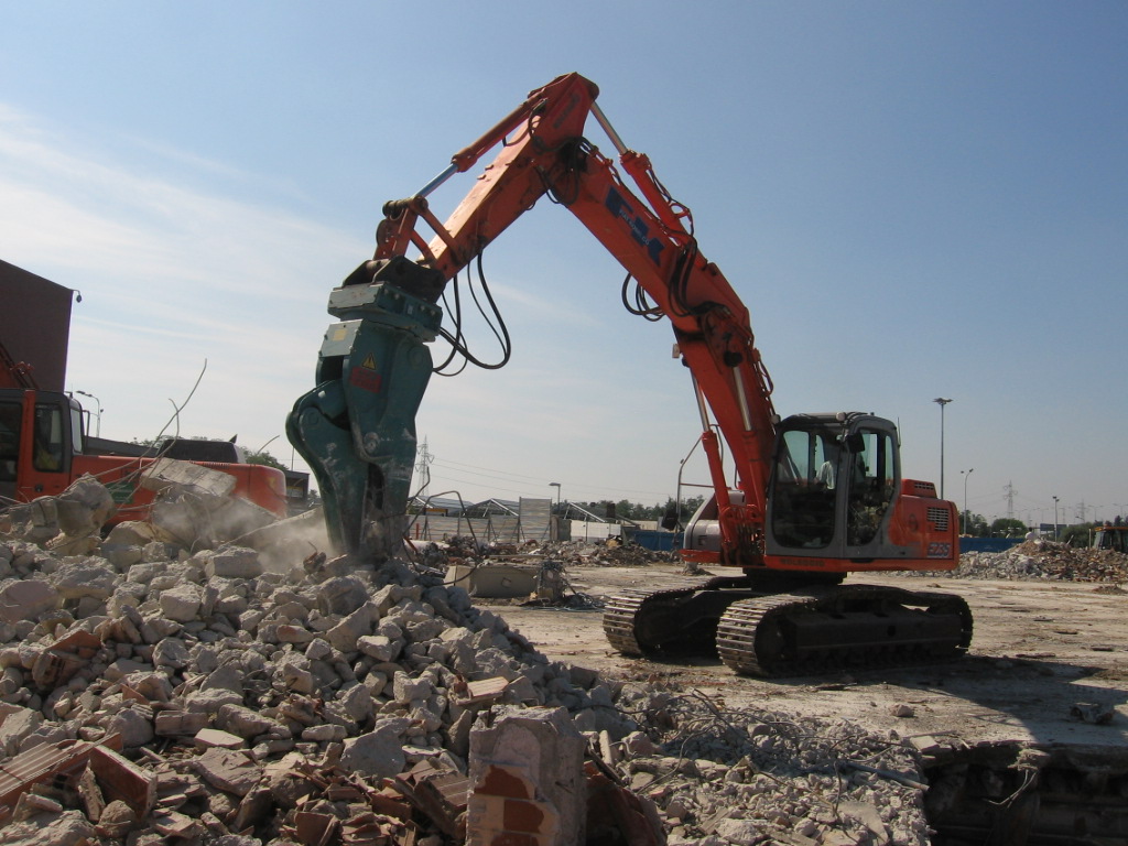 Fiat Kobelco E235 con frantumatore