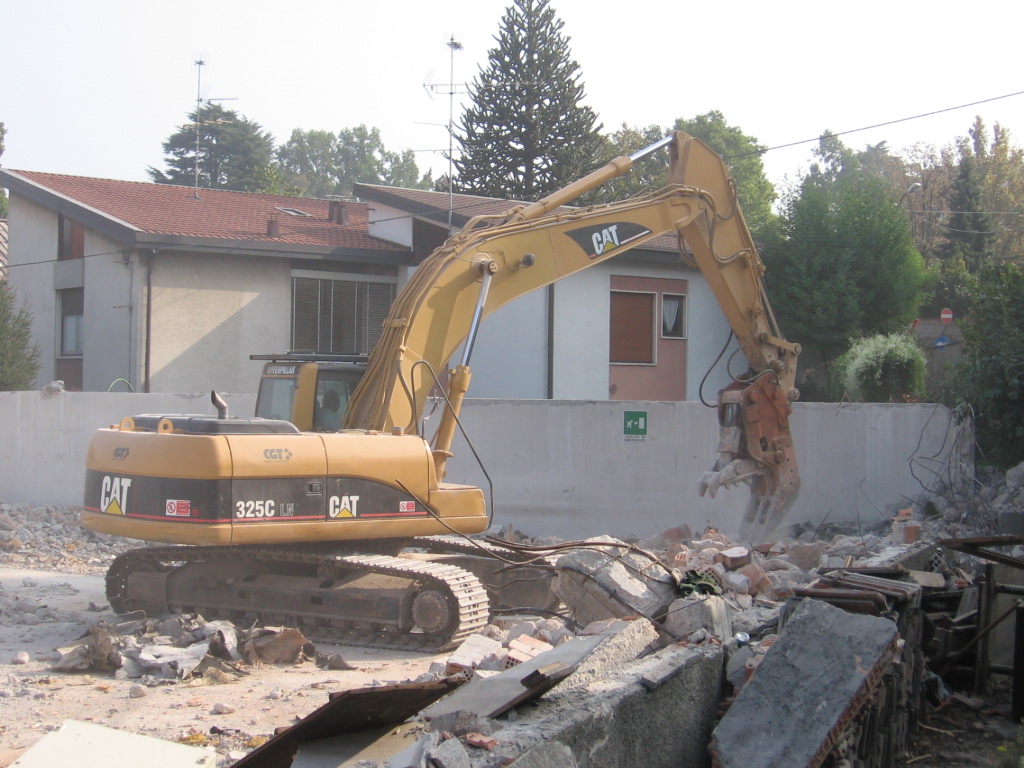 Caterpilar 325C LN con frantumatore