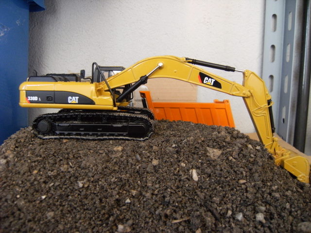 inizio scavo per nuova strada