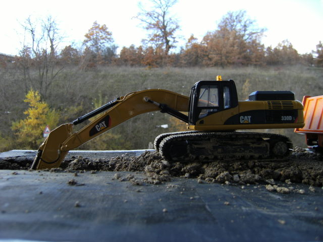 Diorama con cat 330dl