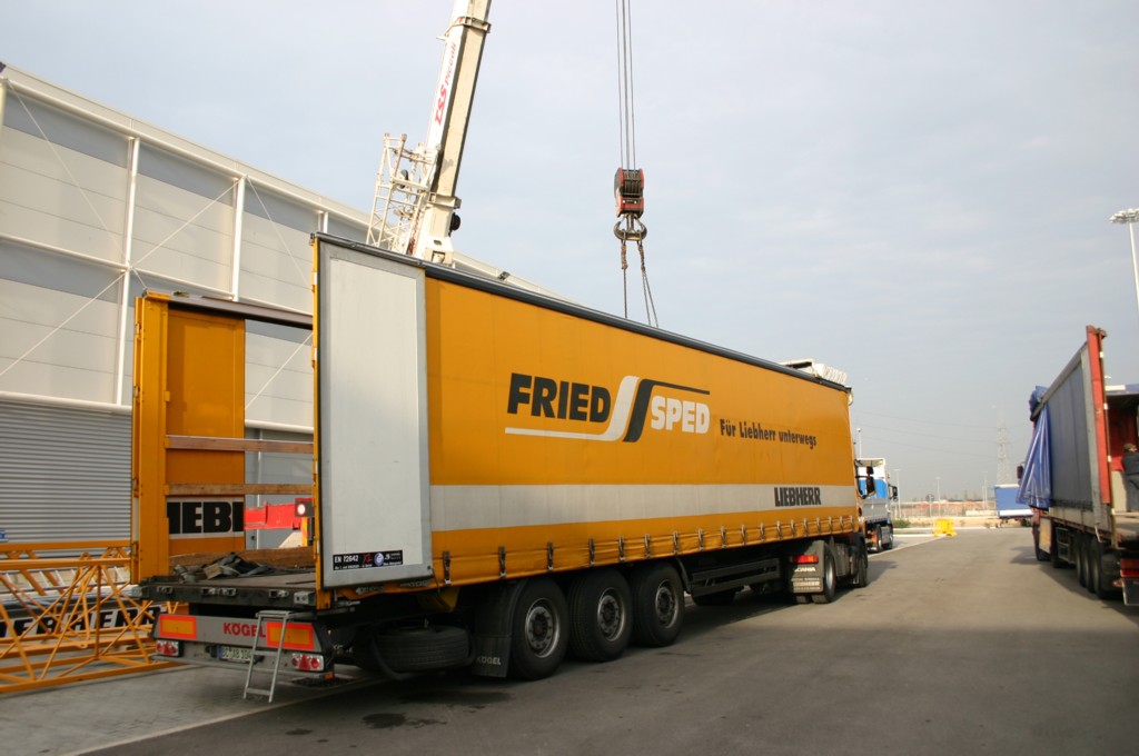 Si montano le gru...