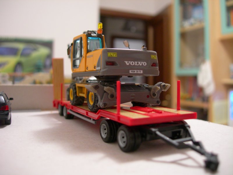Carrellone con Volvo EW108B