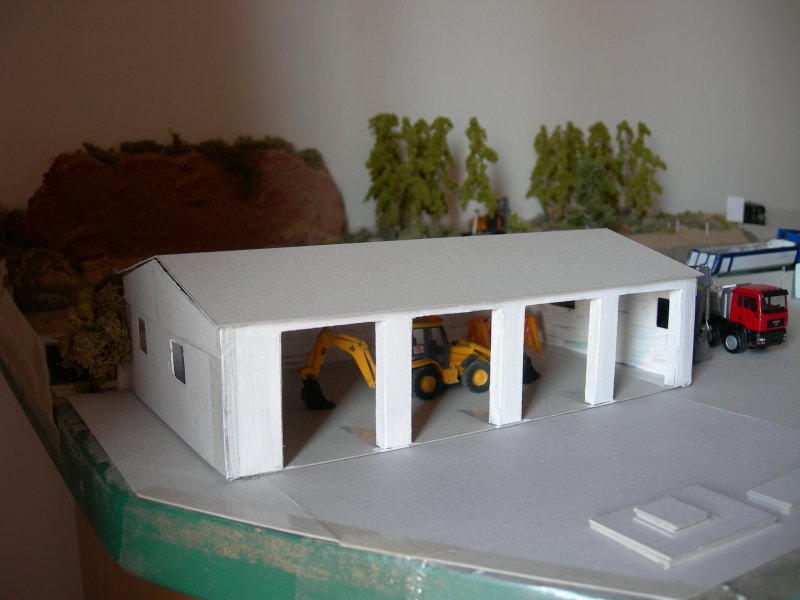 Nuovo capannone per i mezzi