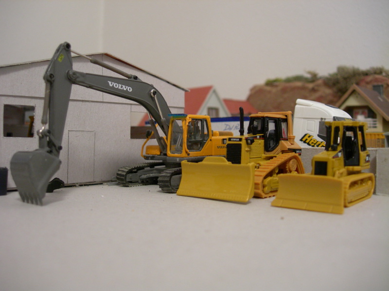 Volvo EC240B, Cat D5M, Cat D5G