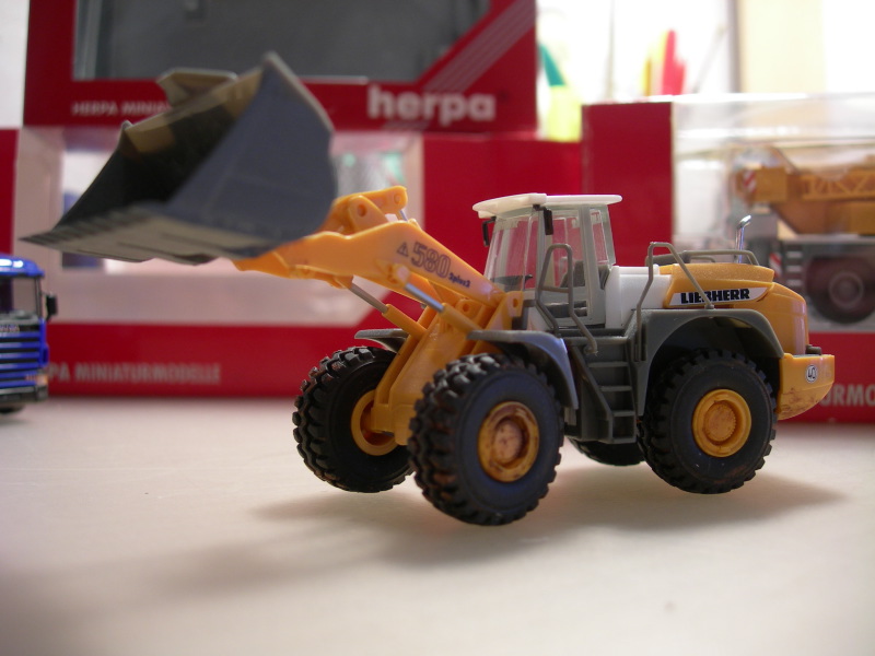 Liebherr L580 Herpa