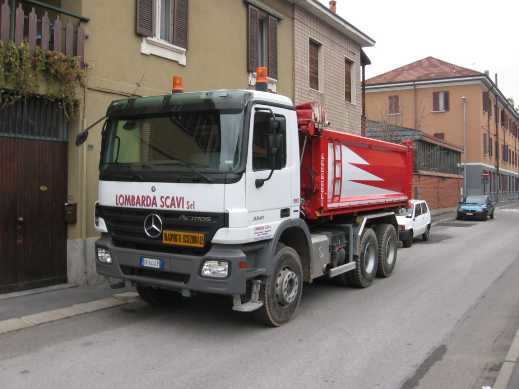 Mercedes-Benz 3341 Lombarda Scavi
