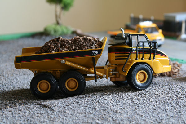 CAT 725