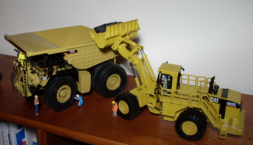 CAT 793 D  - CAT 992 G