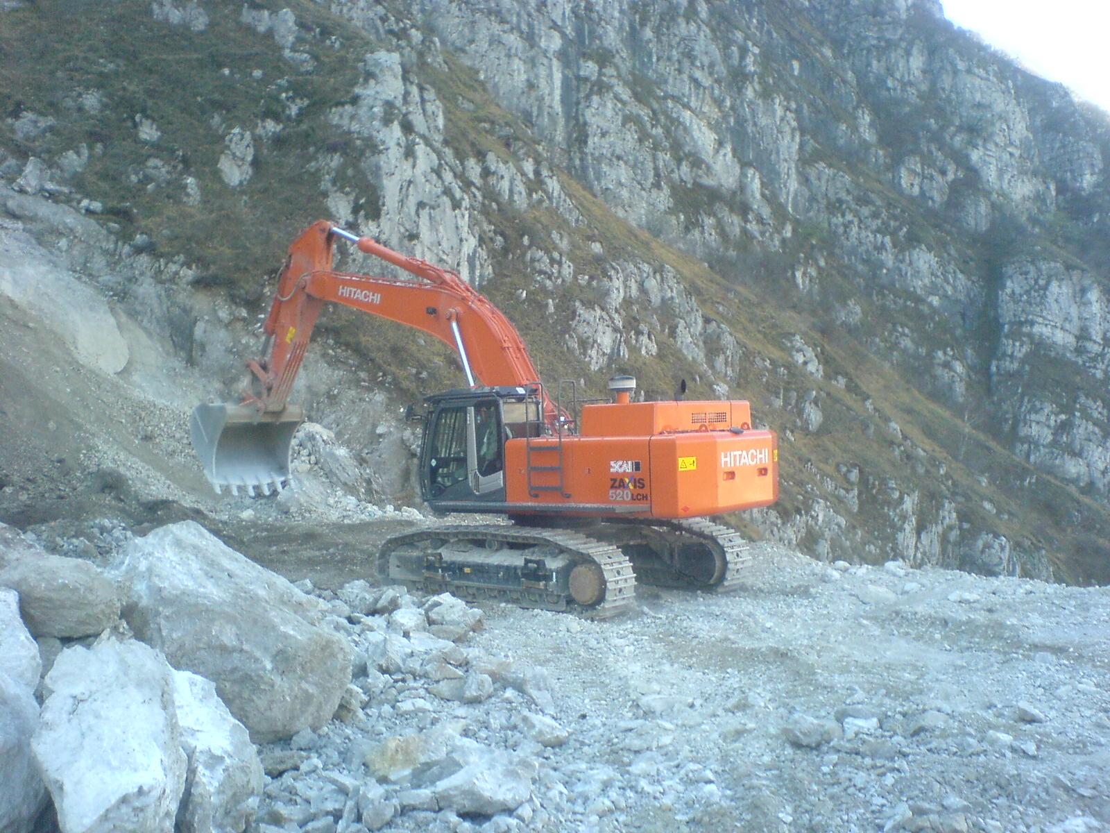 Hitachi  ZX520