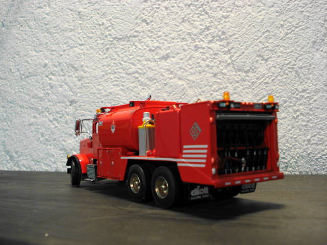 Peterbilt 357 Fuel & lube