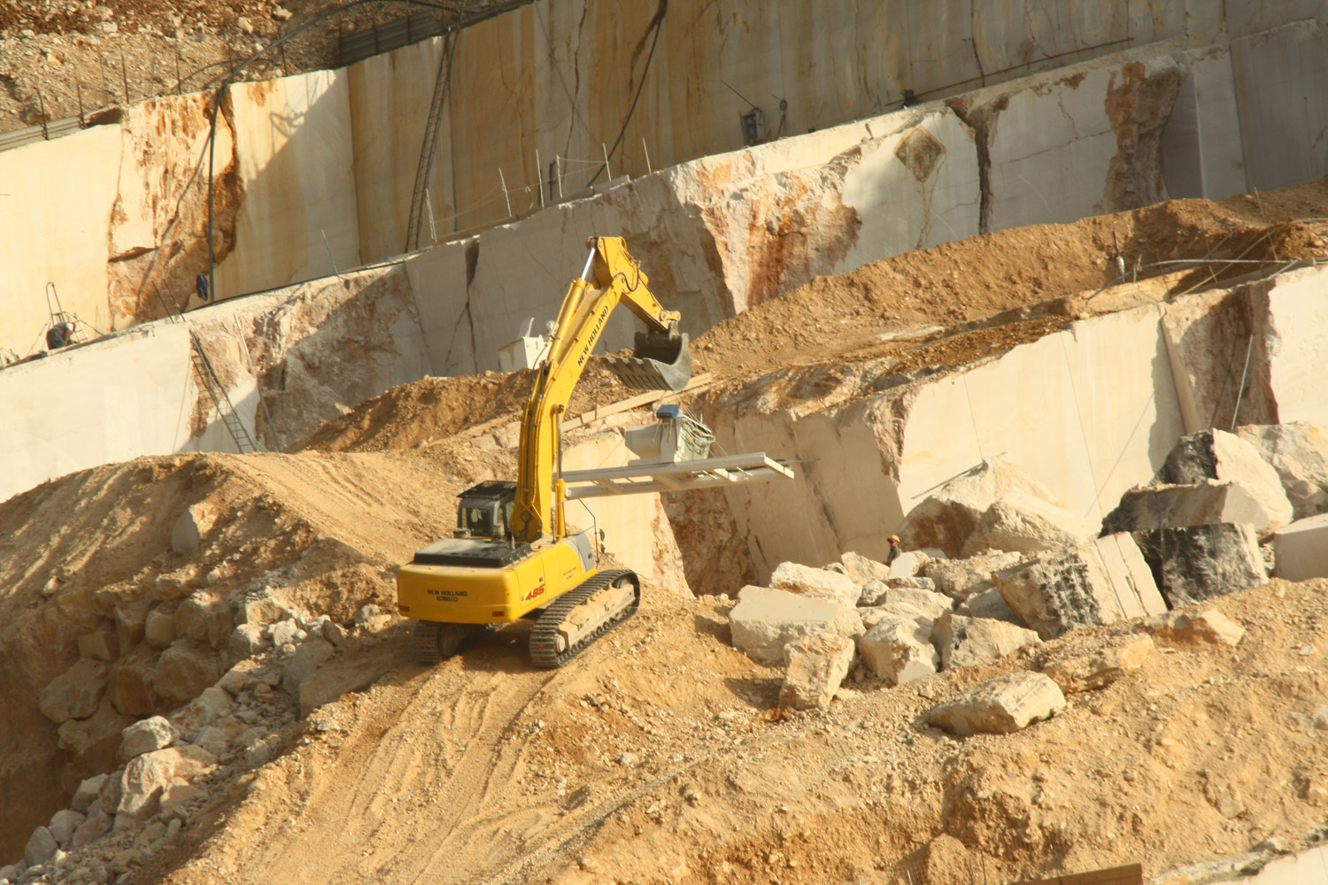 New Holland Kobelco E485