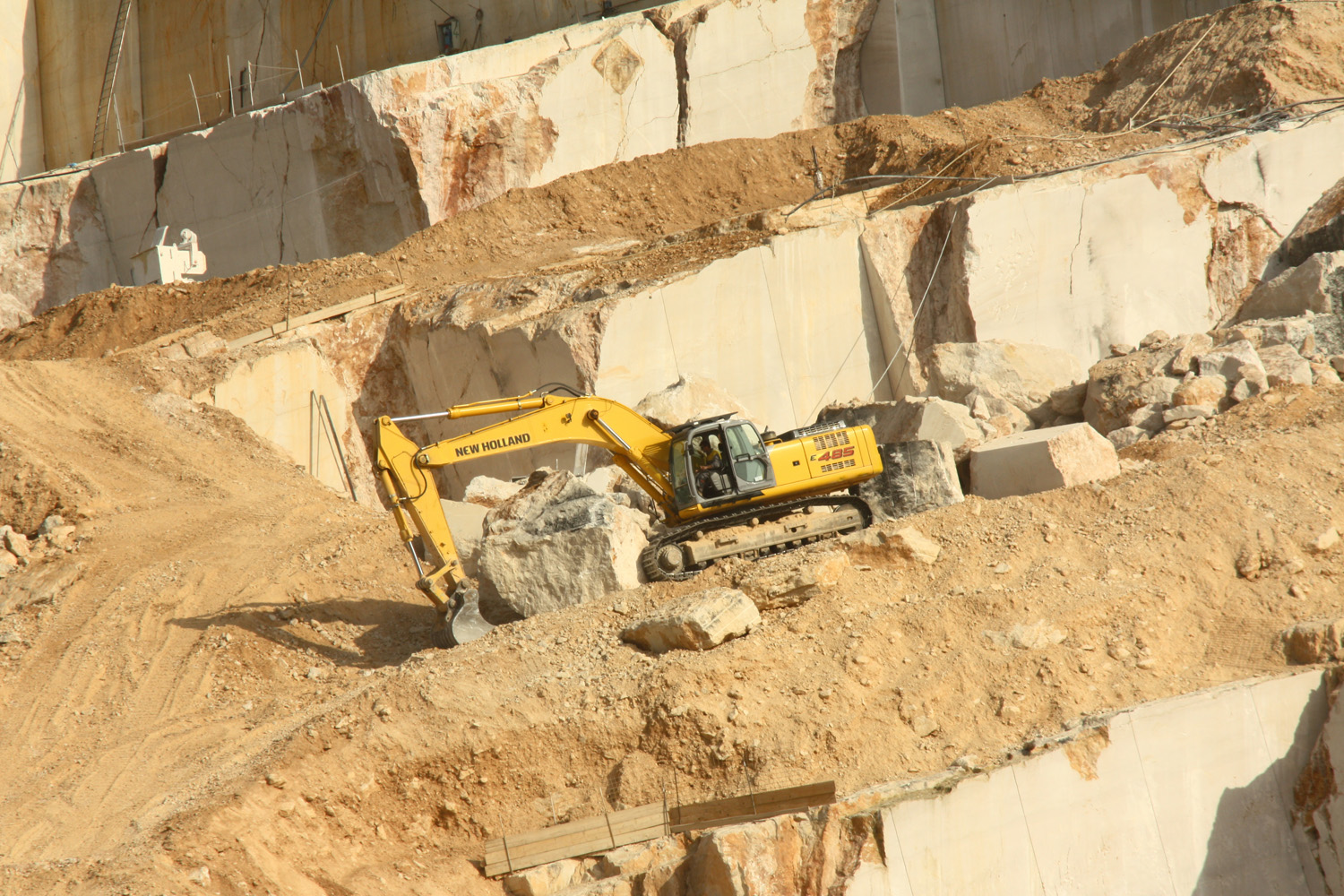 New Holland Kobelco E485