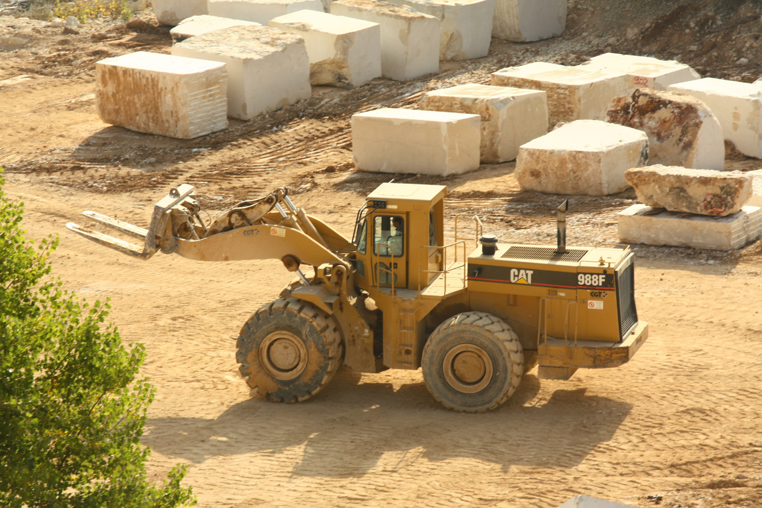 CAT 988F