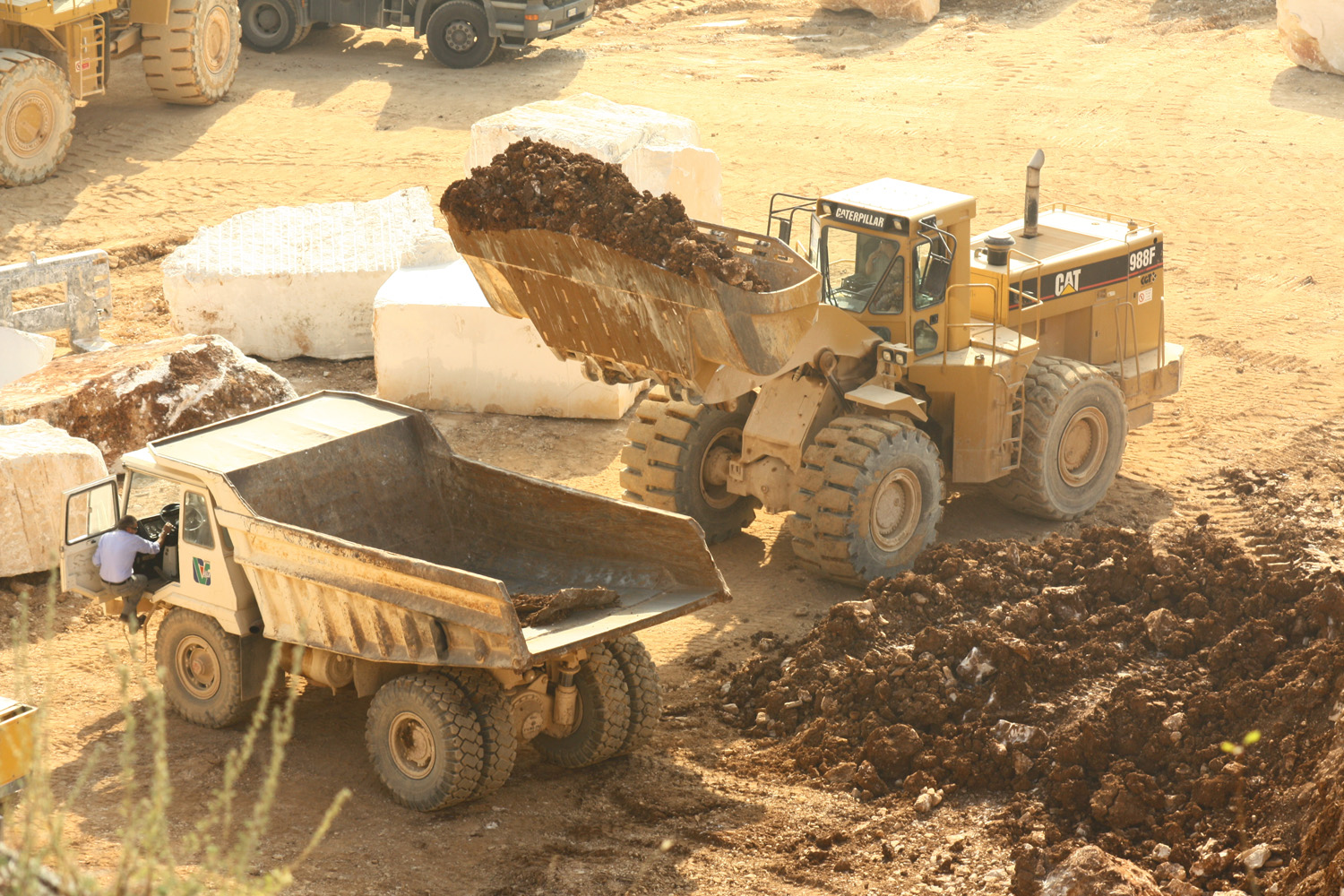 CAT 988F