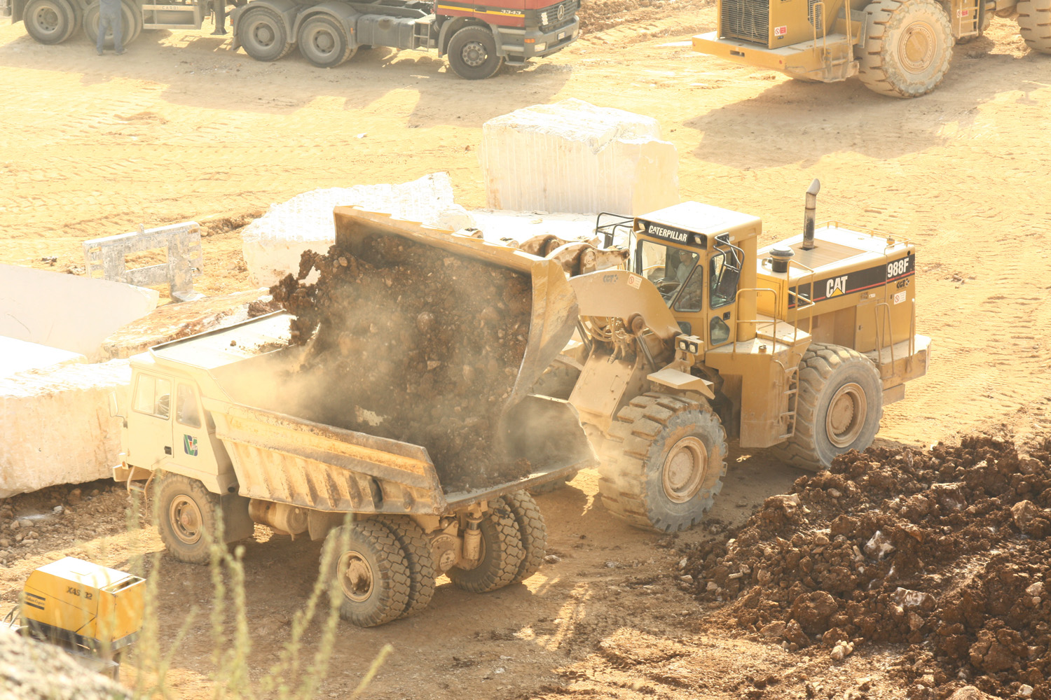 CAT 988F