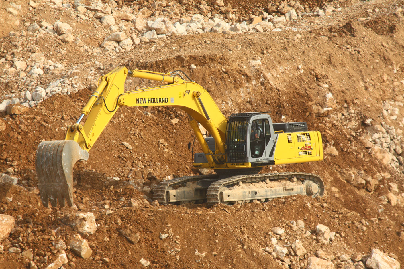 New Holland Kobelco E485 B