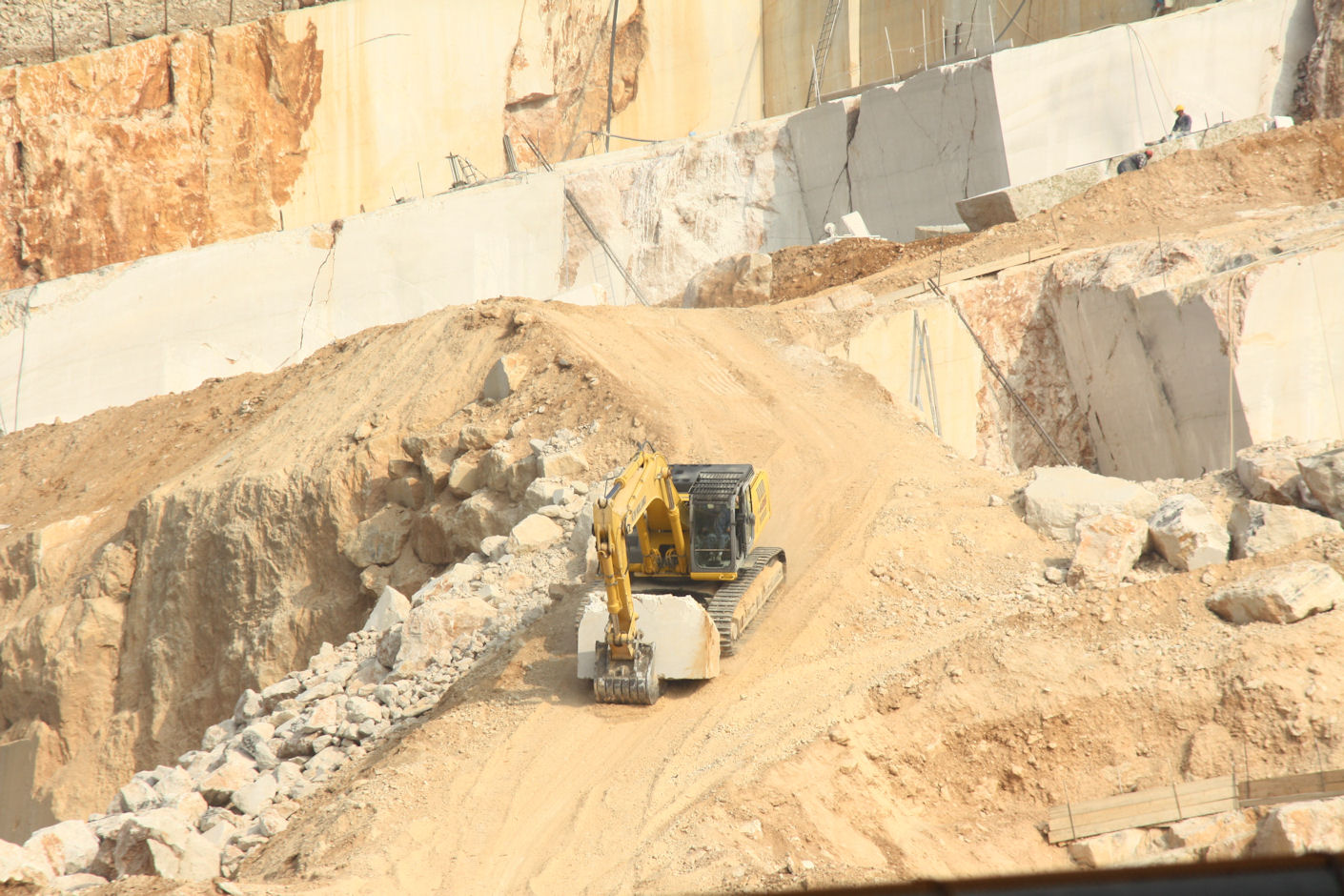 New Holland Kobelco E485