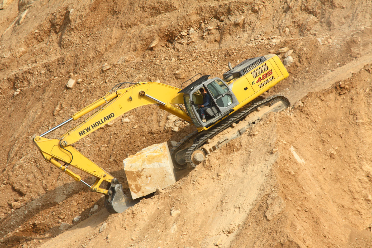 New Holland Kobelco E485