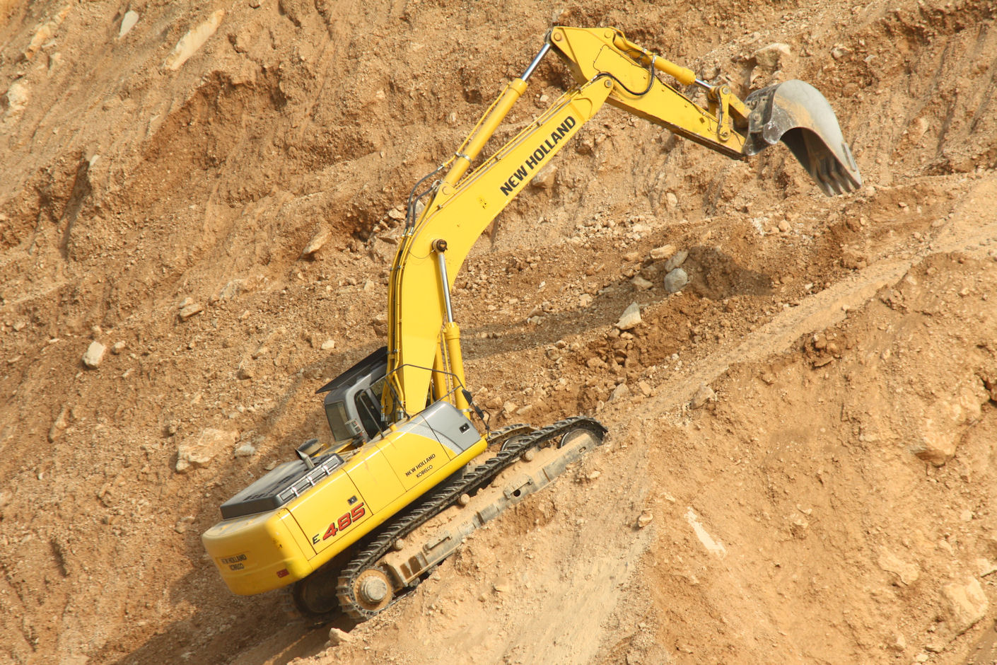 New Holland Kobelco E485