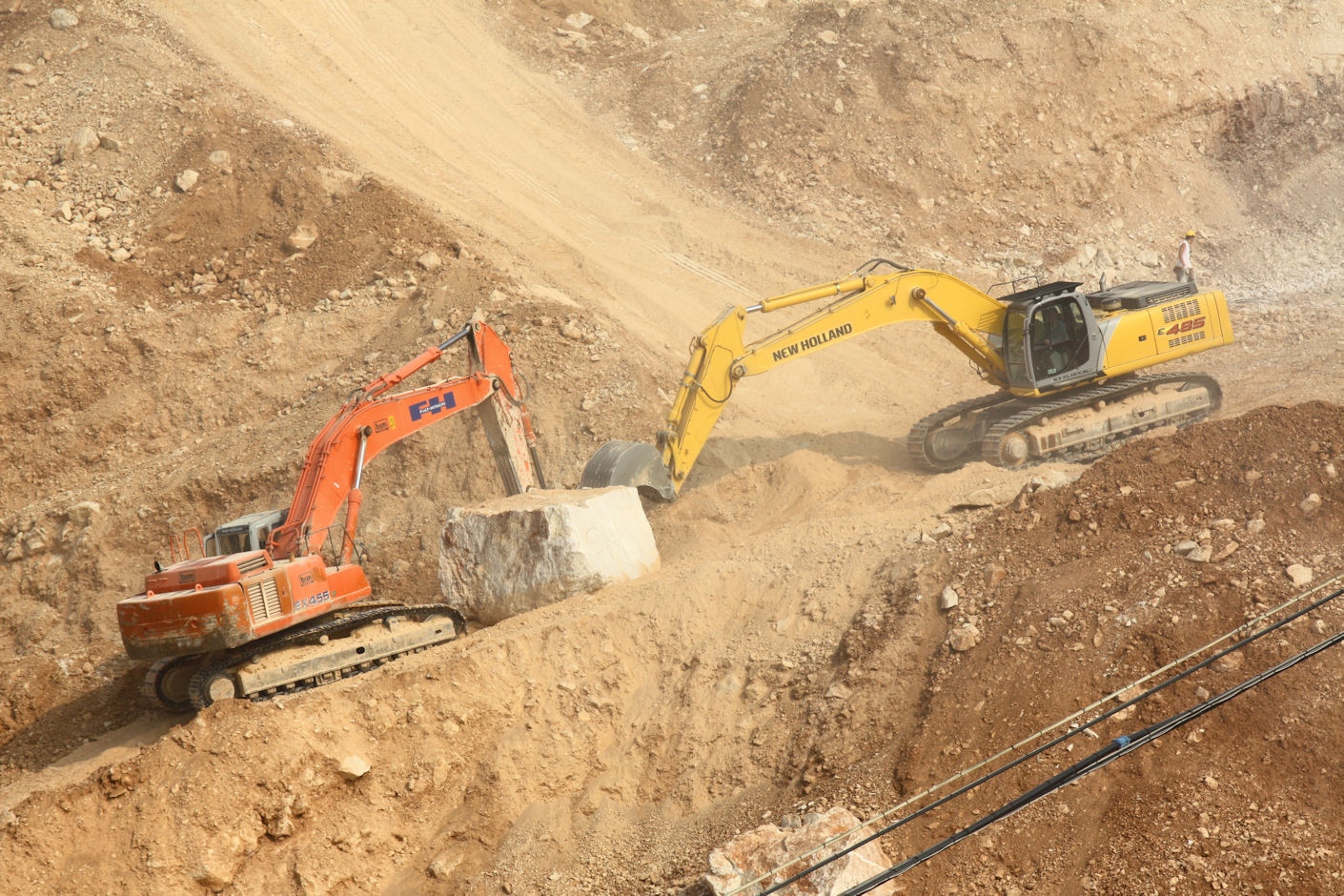 New Holland / Hitachi