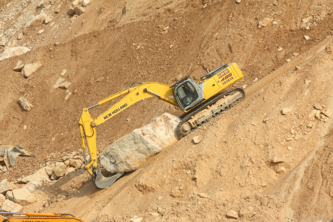 New Holland Kobelco E485