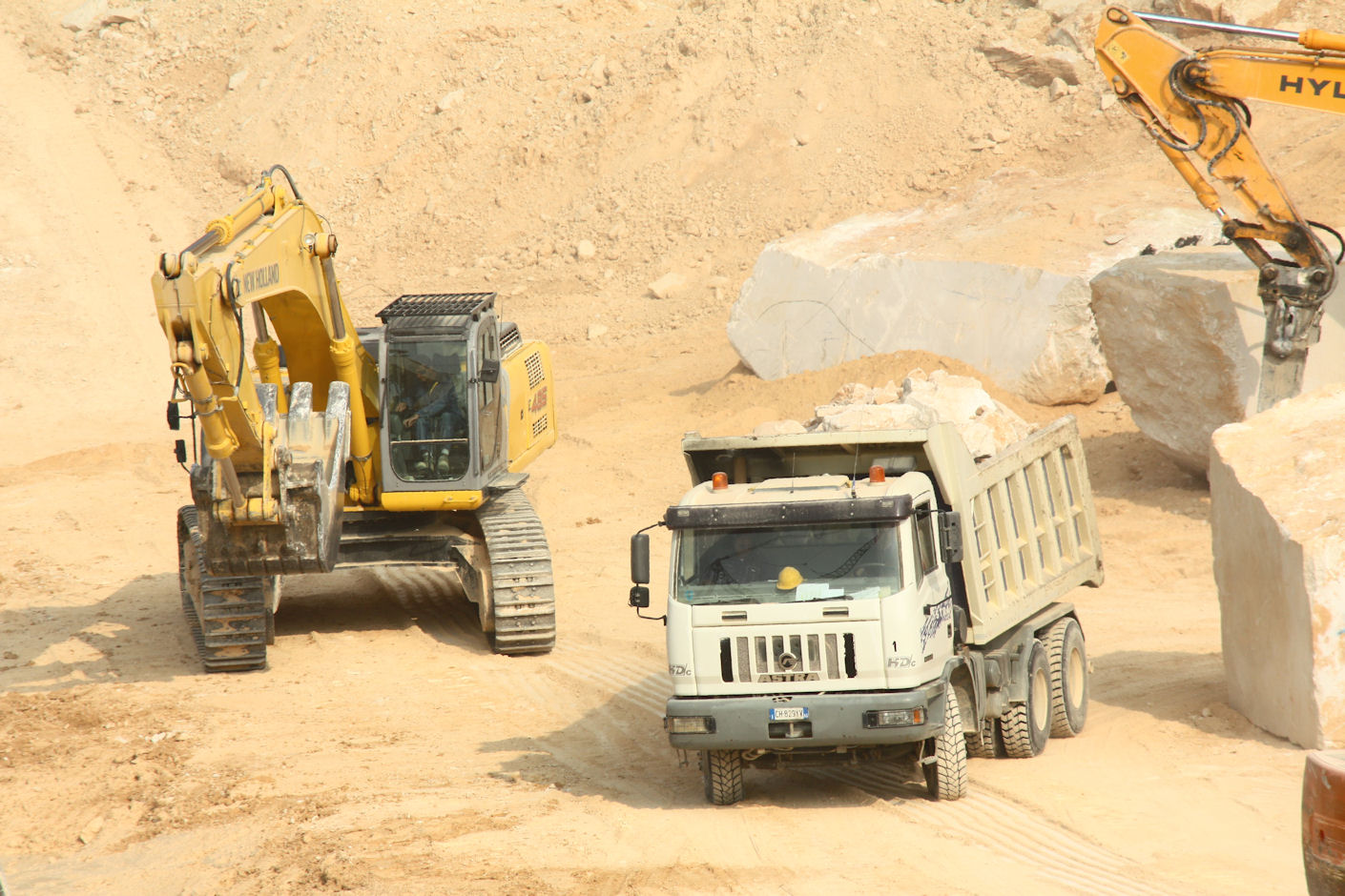 New Holland Kobelco E485