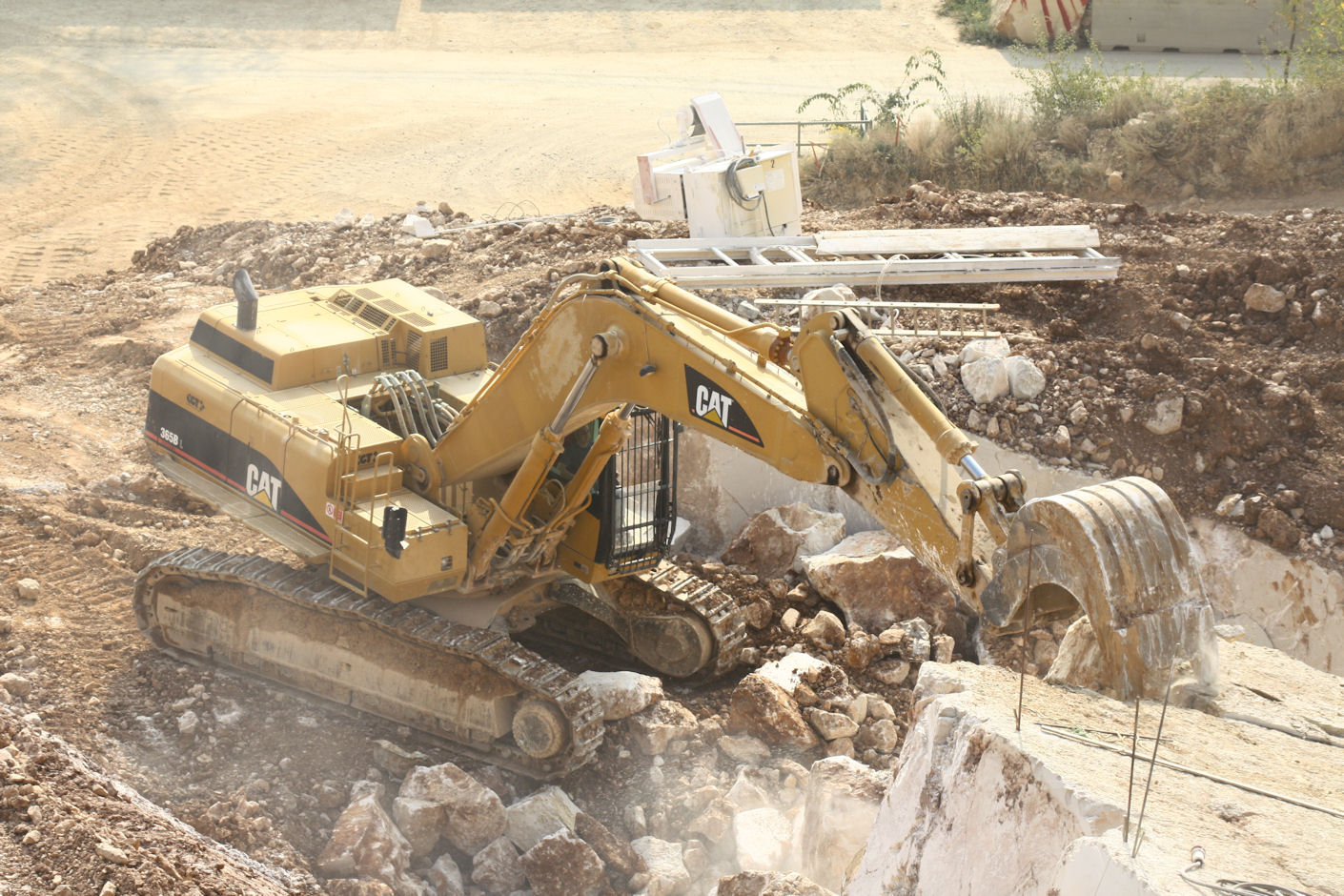 CAT 365B L