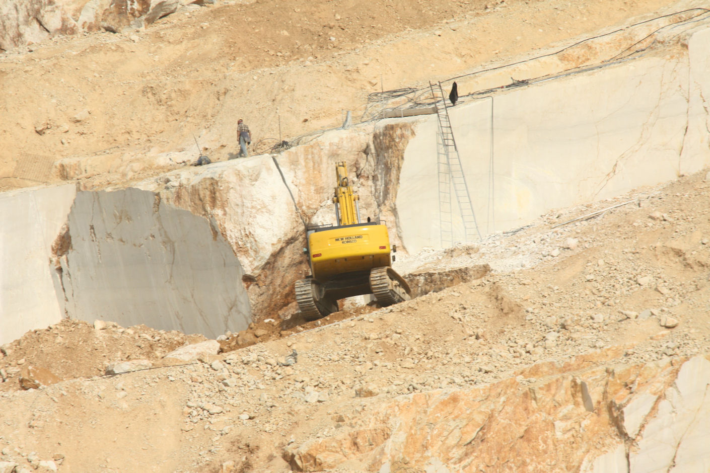 New Holland Kobelco E485