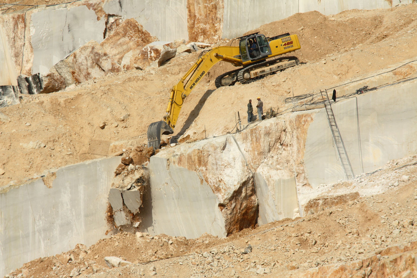 New Holland Kobelco E485