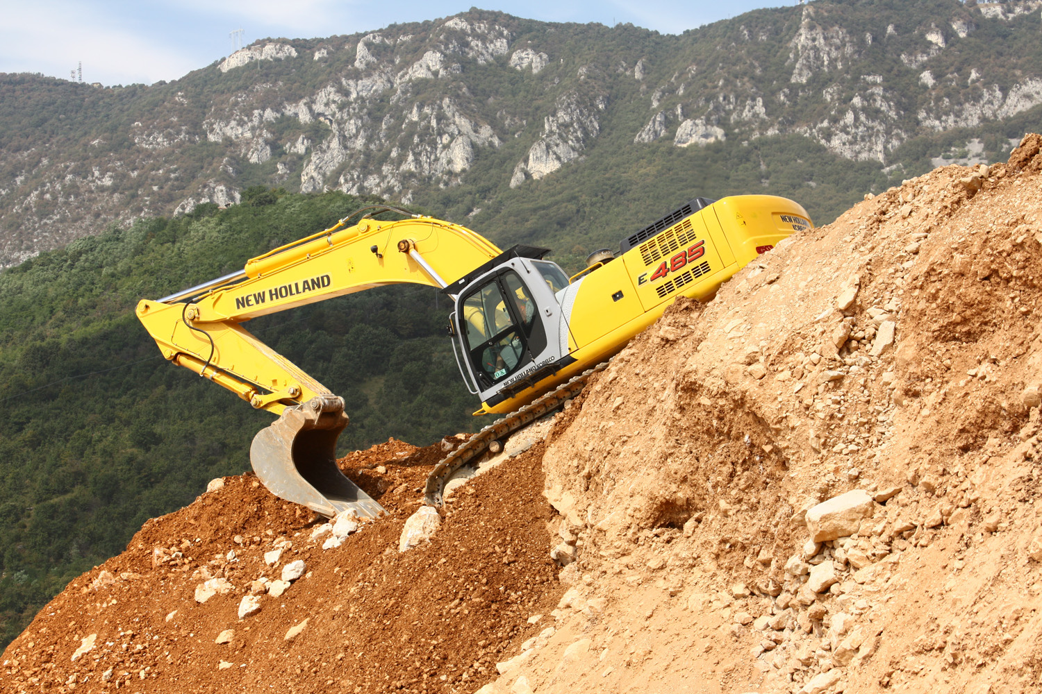 New Holland Kobelco E485