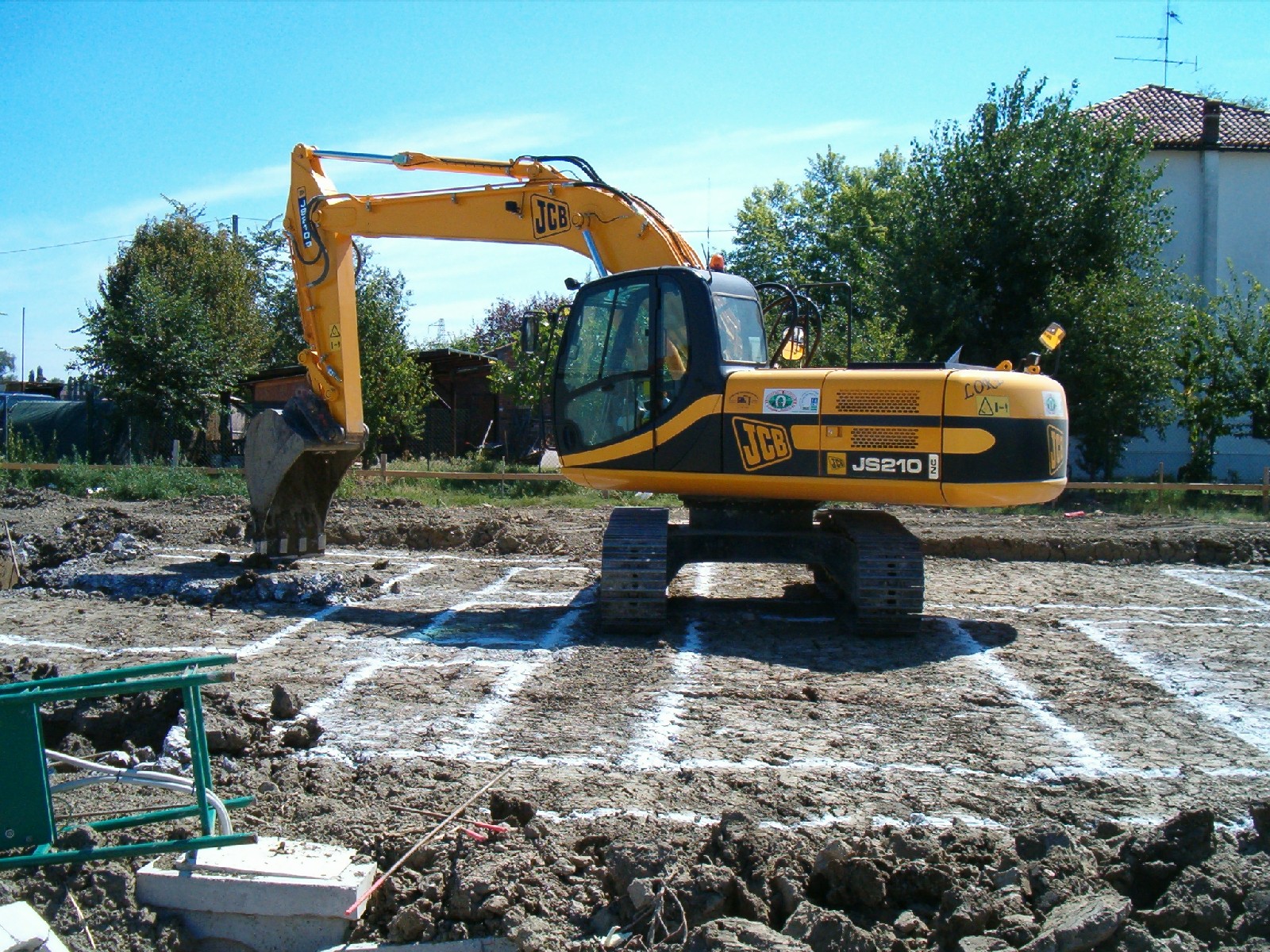 lorenzo jcb scavi di fondazione