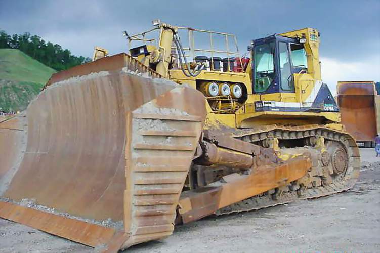Komatsu D575