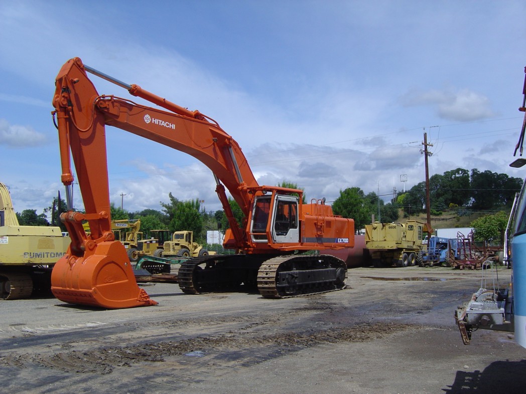 Hitachi EX 700