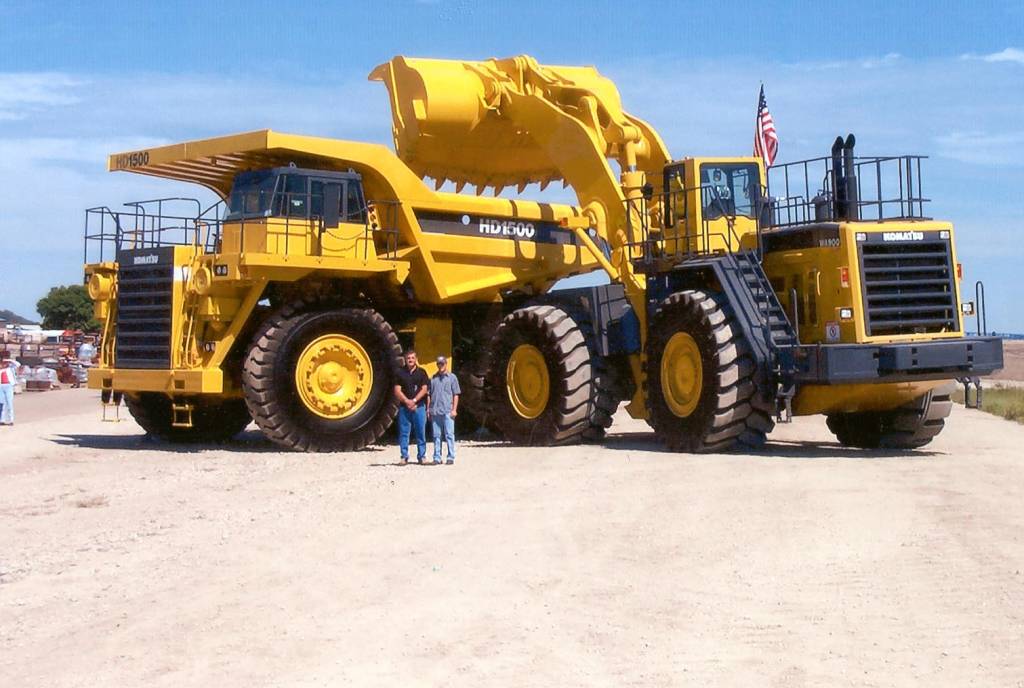 Komatsu hd vs komatsu wa 900