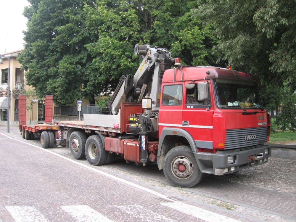 iveco truck qith crane