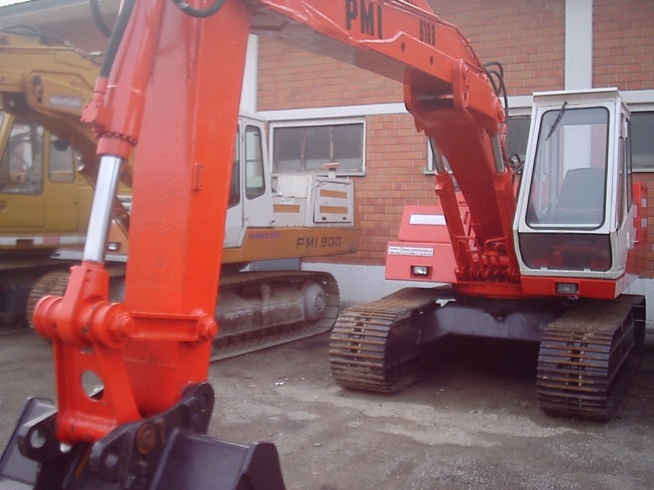 PMI 818