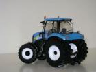 New Holland T 8040 dietro