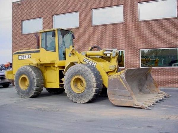 John Deere 744H