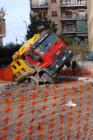 camion nella voragine