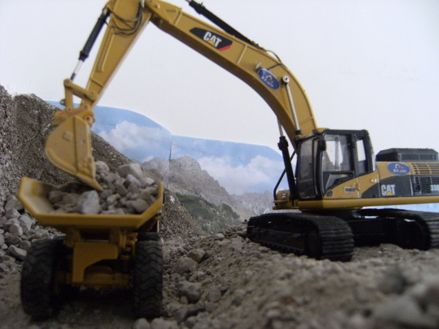 lavori in cava con CAT330dl