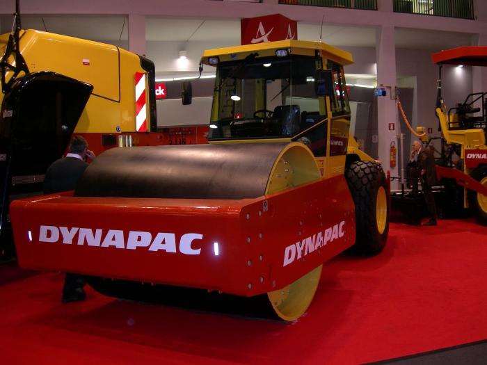 Rullo Dynapac CA702 da bianco