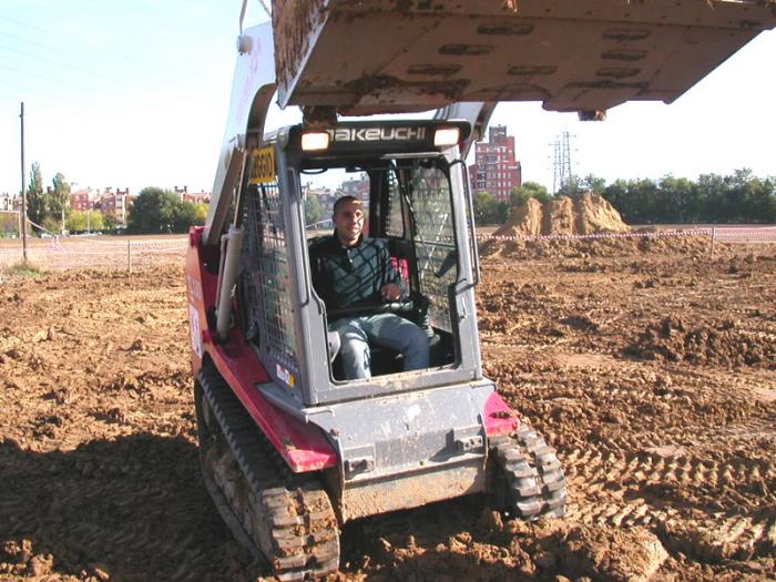 Paolo alla guida del cingolato