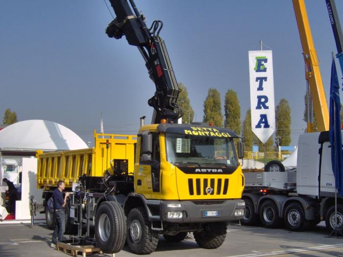 Astra per lavori forestali con gru Hiab