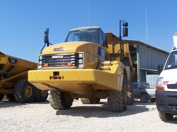 Dumper CAT 735