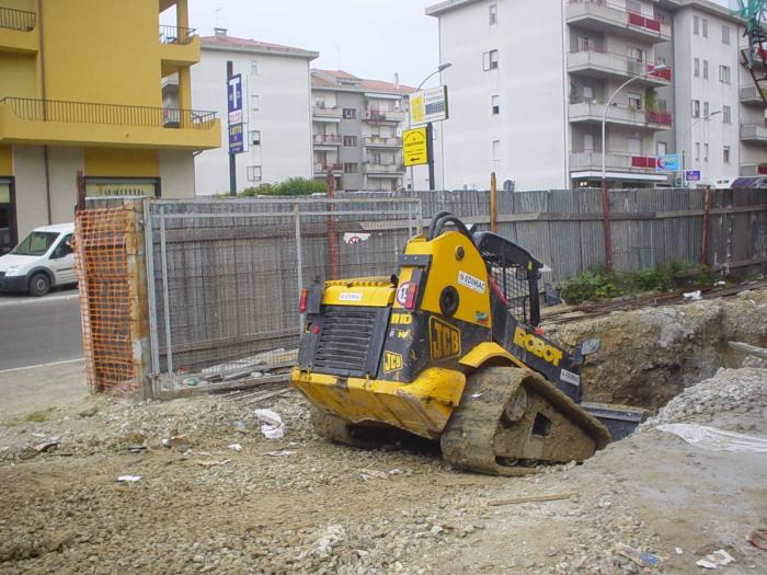 Lavori con Miniescavatore Jcb